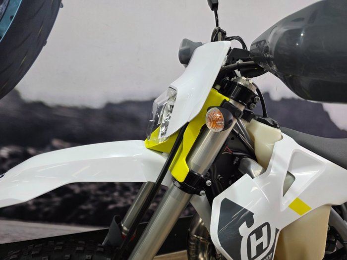 2022 HUSQVARNA TE250i WHITE