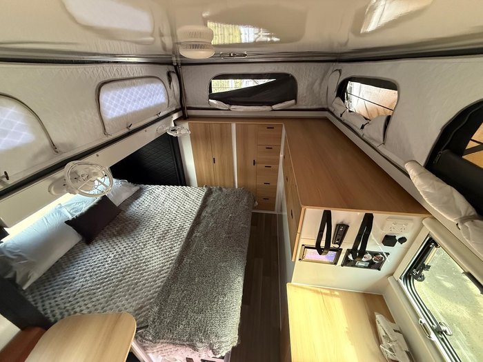 2026 Far Horizon Campers Tuff Track Outback Duo