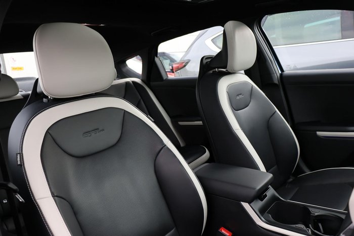 2024 Kia K4 GT-Line