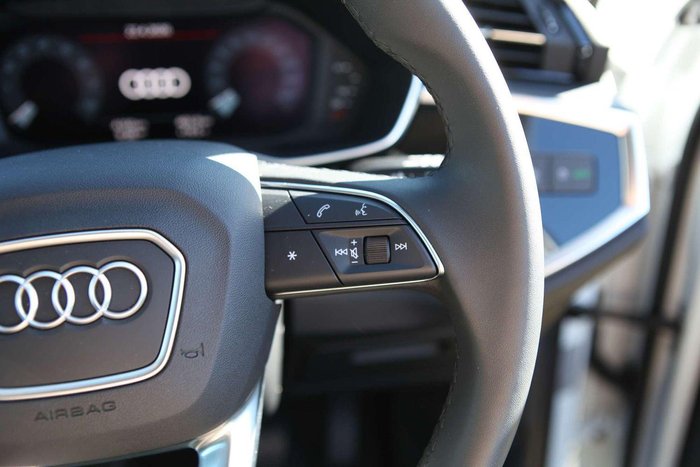 2025 Audi Q3 35 TFSI S line edition