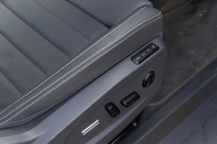 2025 Volkswagen Multivan TDI360 Life