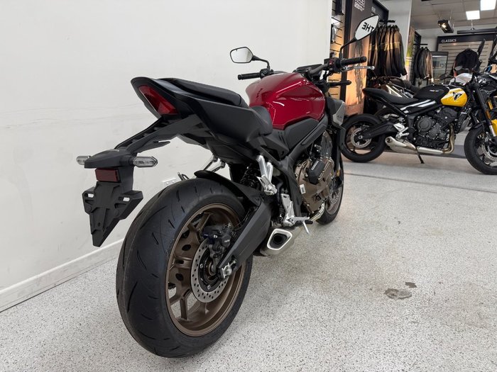 2025 Honda CB650RAC Red