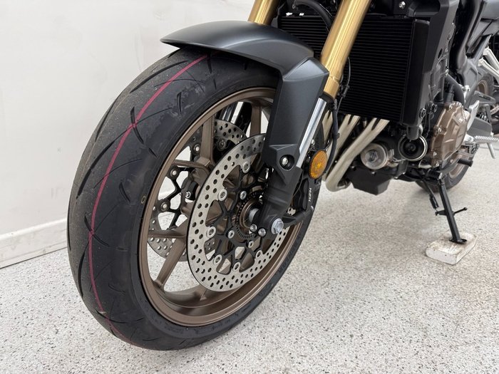 2025 Honda CB650RAC Red