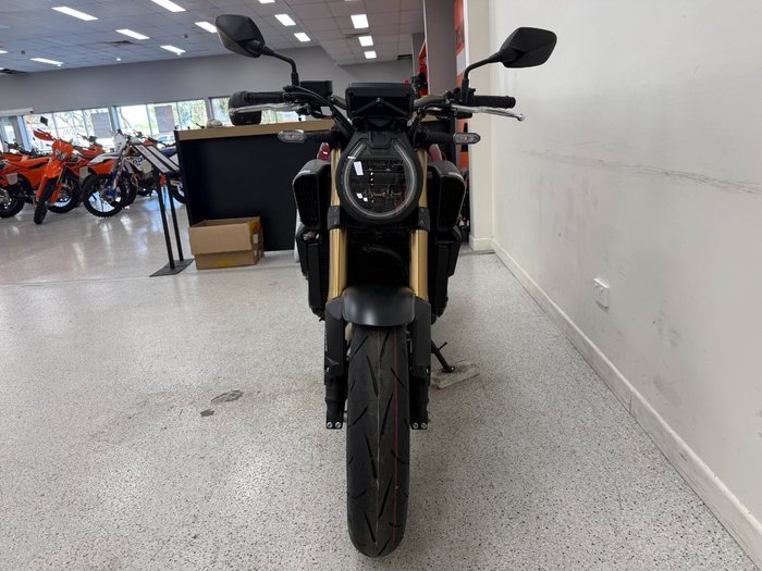 2025 Honda CB650RAC Red