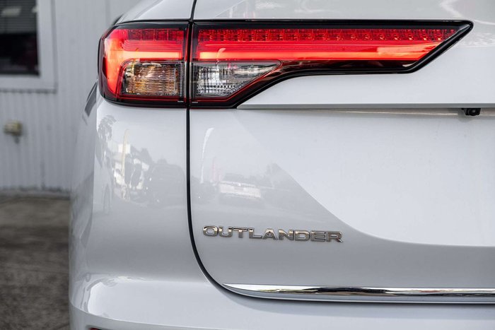 2023 Mitsubishi Outlander Exceed