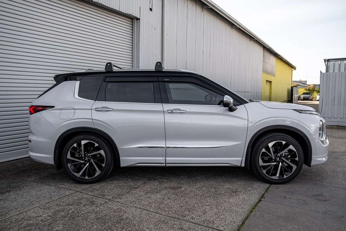 2023 Mitsubishi Outlander Exceed