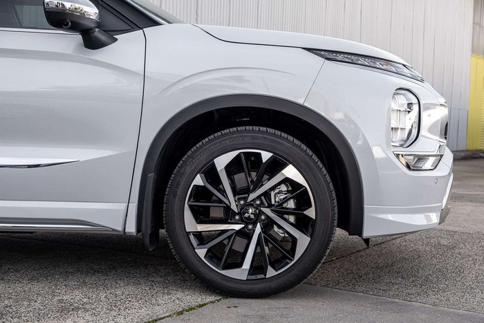2023 Mitsubishi Outlander Exceed