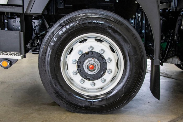 2025 Isuzu F Series FYJ 320-255 AT R67