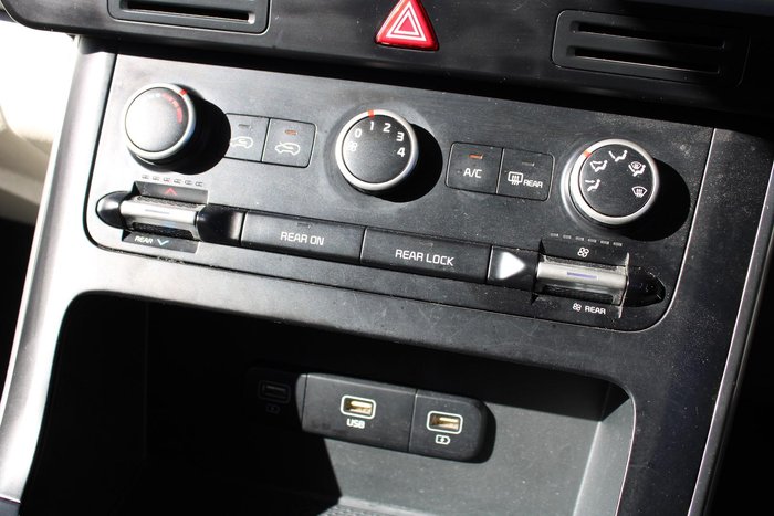 2022 Kia Carnival S