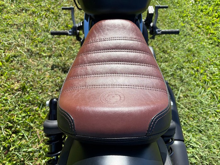 2021 INDIAN SCOUT BOBBER Black