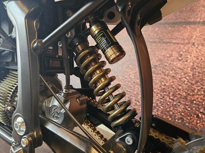 2025 Sur-Ron Hyper Bee 12/10 Hyper Bee Pink