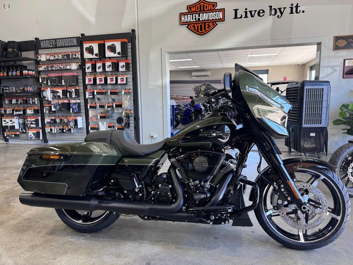 HARLEY-DAVIDSON STREET GLIDE 117 (FLHX) ROAD
