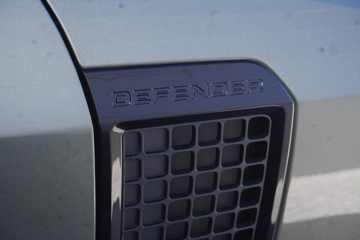 2025 Land Rover Defender 110 D350 X-Dynamic SE