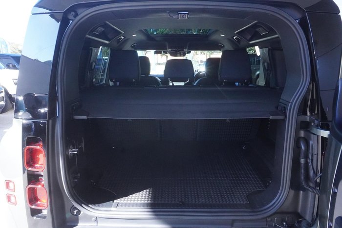 2025 Land Rover Defender 110 D350 X-Dynamic SE