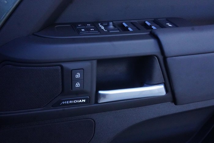 2025 Land Rover Defender 110 D350 X-Dynamic SE