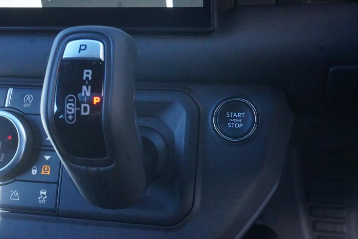 2025 Land Rover Defender 110 D350 X-Dynamic SE