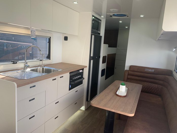2026 Urban Caravans Tuff Family 21'6 Double Bunks