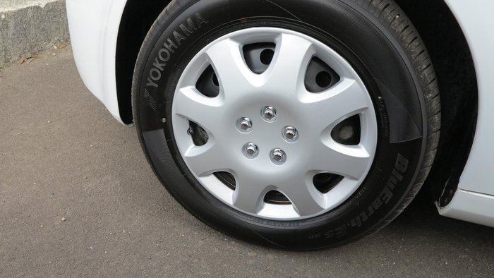 2007 Holden Commodore Omega VE Heron White