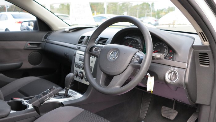 2007 Holden Commodore Omega VE Heron White