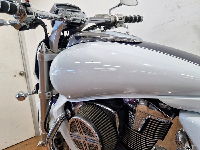 2009 Suzuki VZR 1800 BOULEVARD (M109R) LE White