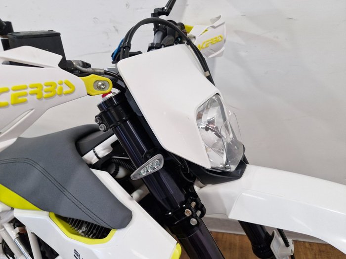 2018 Husqvarna 701 SUPERMOTO WHITE