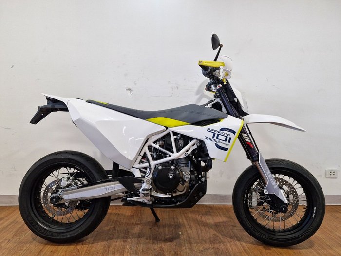 2018 Husqvarna 701 SUPERMOTO WHITE