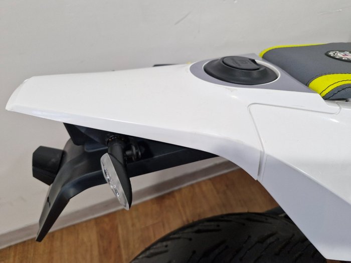 2018 Husqvarna 701 SUPERMOTO WHITE