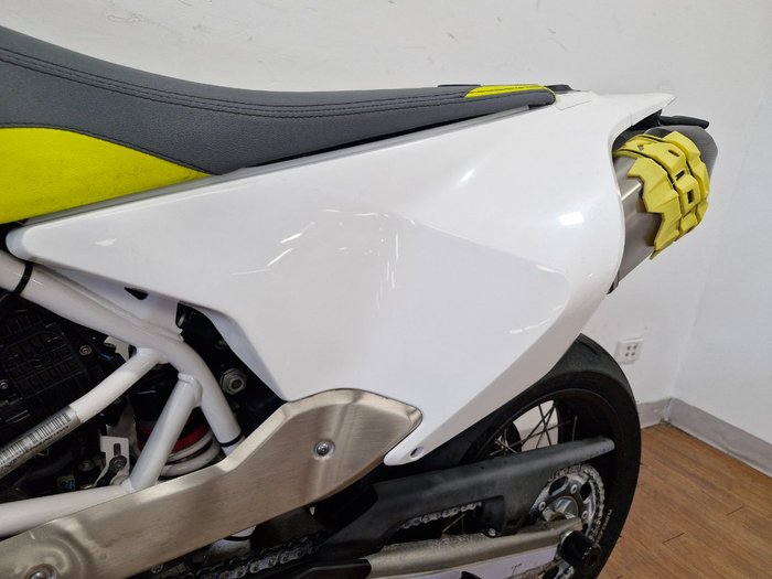 2018 Husqvarna 701 SUPERMOTO WHITE