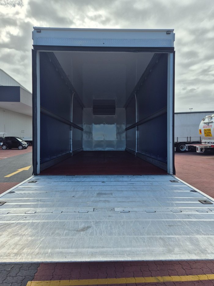 2015 Isuzu Trucks FSD850 12 PLT Refrigerated Taut/Lift
