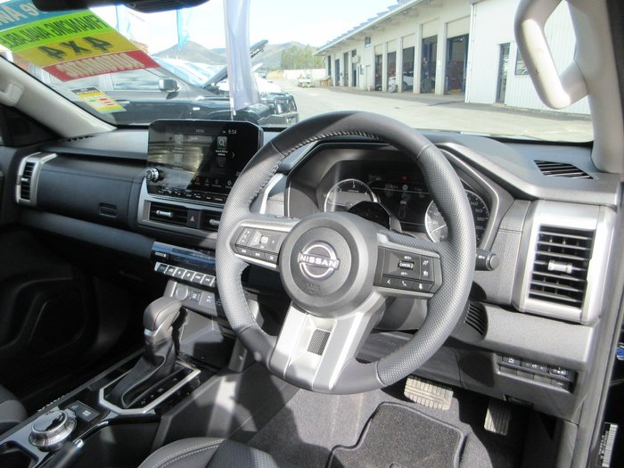2025 Nissan Navara ST-X