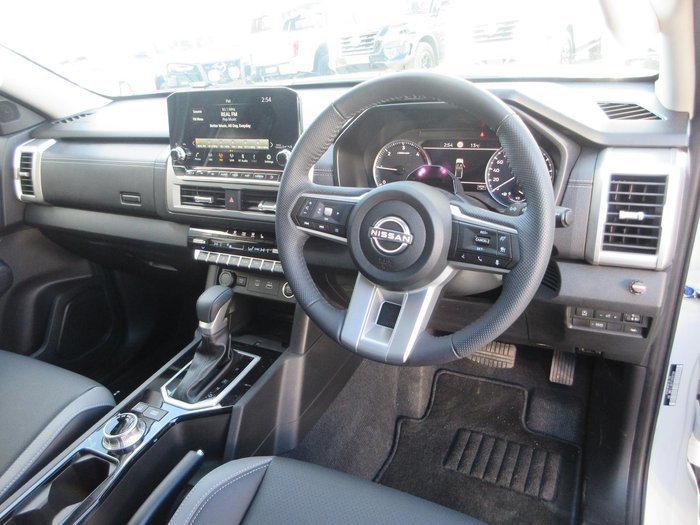 2025 Nissan Navara ST-X