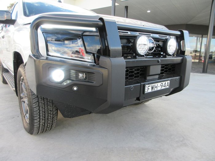 2025 Nissan Navara ST-X
