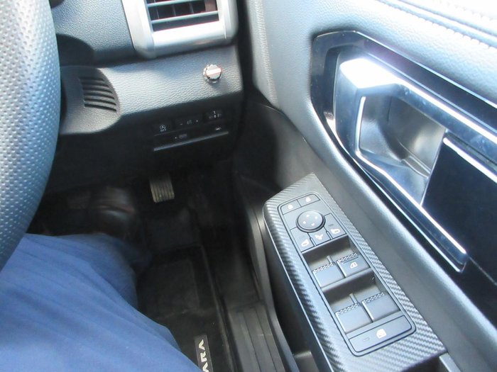 2025 Nissan Navara ST-X