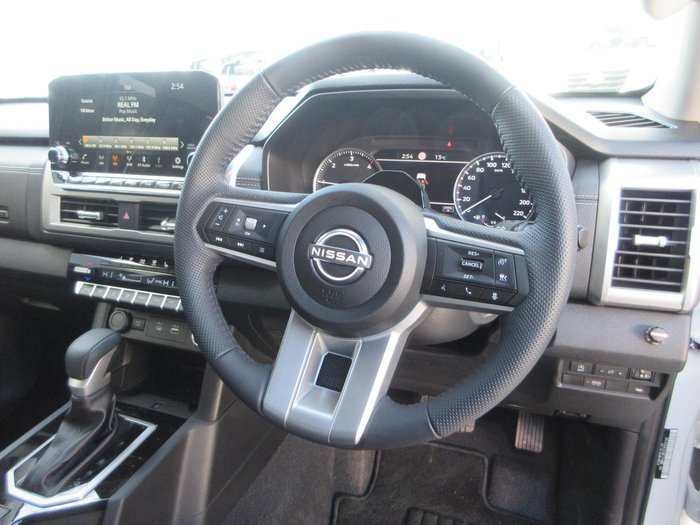 2025 Nissan Navara ST-X