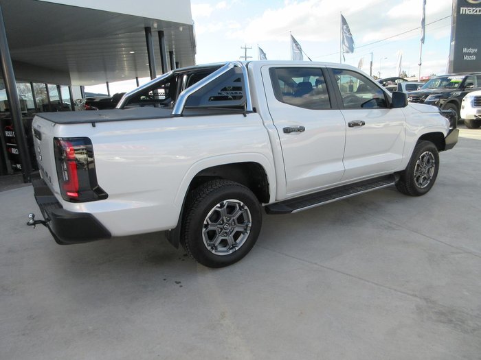 2025 Nissan Navara ST-X