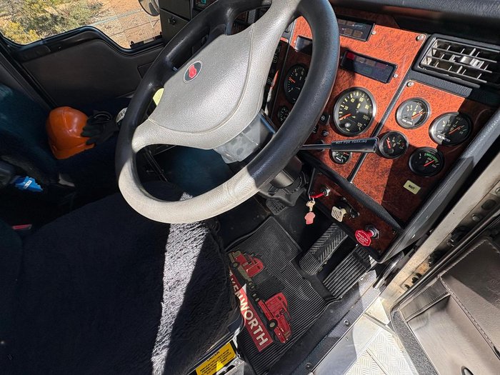 2010 Kenworth T358 Tilt Tray