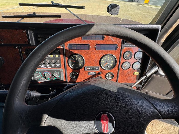 2010 Kenworth T358 Tilt Tray