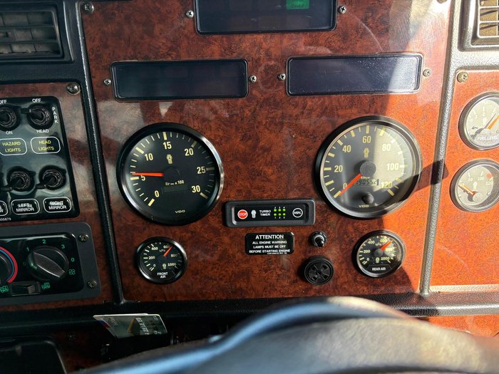 2010 Kenworth T358 Tilt Tray