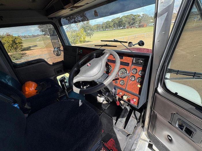 2010 Kenworth T358 Tilt Tray