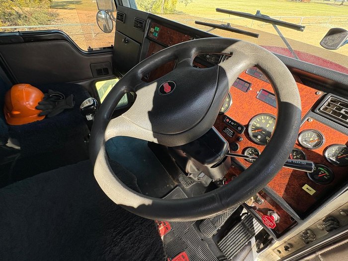 2010 Kenworth T358 Tilt Tray