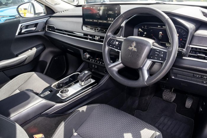 2025 Mitsubishi Outlander ES