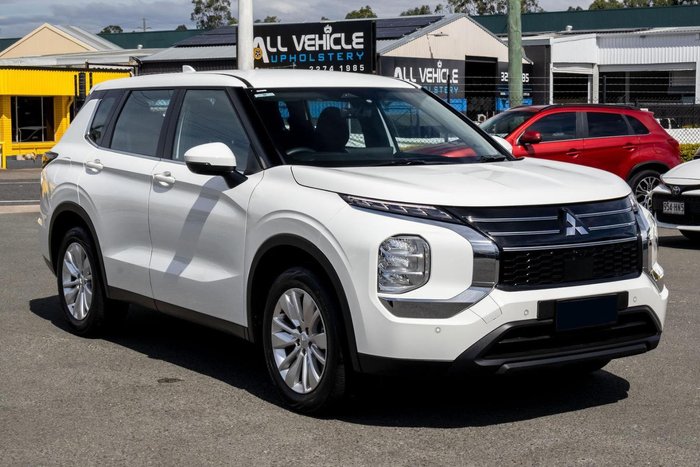 2025 Mitsubishi Outlander ES