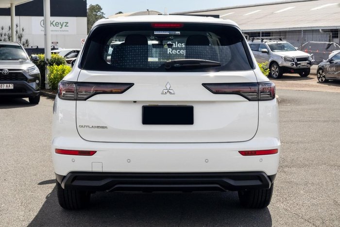 2025 Mitsubishi Outlander ES