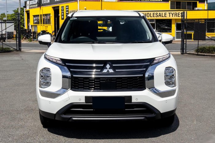 2025 Mitsubishi Outlander ES