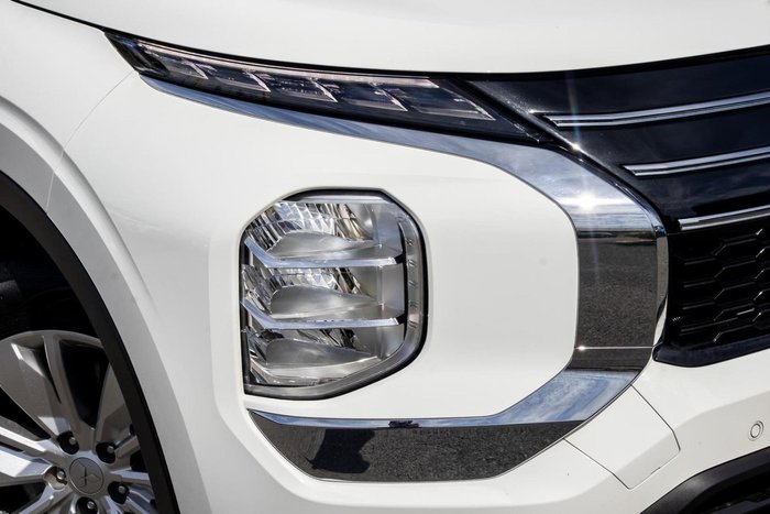 2025 Mitsubishi Outlander ES