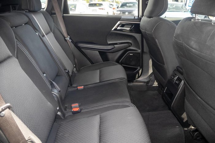 2025 Mitsubishi Outlander ES