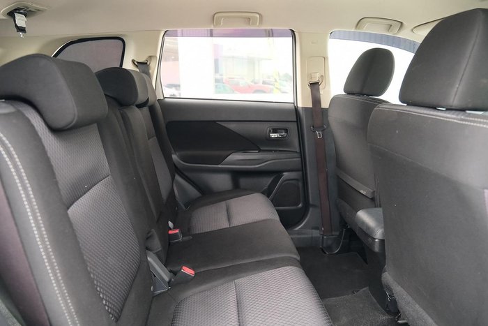 2017 Mitsubishi Outlander ES