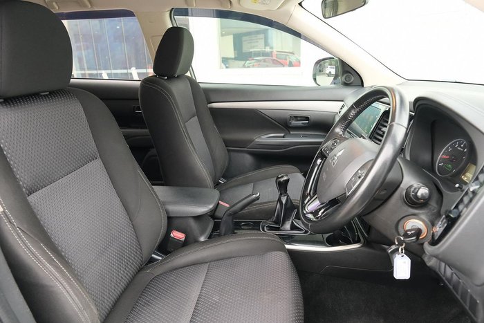 2017 Mitsubishi Outlander ES