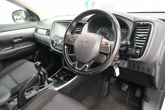2017 Mitsubishi Outlander ES