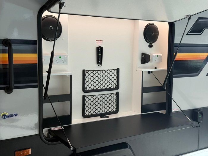 2026 Traveller Destination Track 15 Ensuite My26